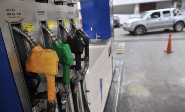 El Gobierno volvió a postergar la actualización del impuesto a los combustibles y confirma subas segmentadas desde diciembre