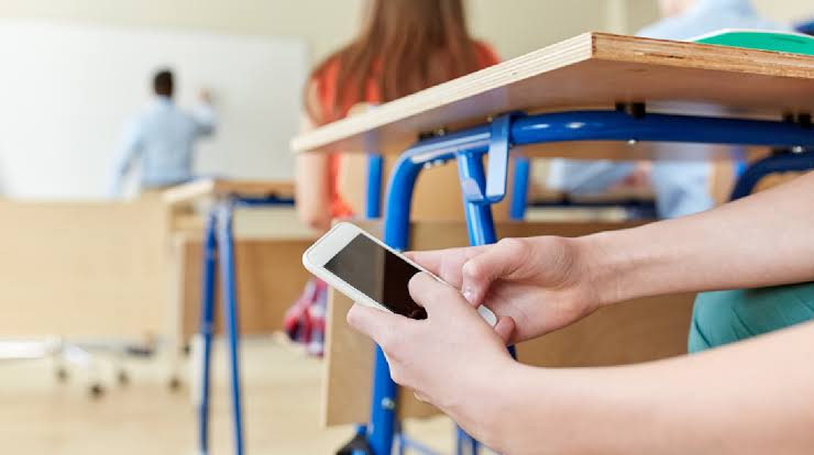 Misiones, entre las provincias con menor acceso al celular en la escuela primaria