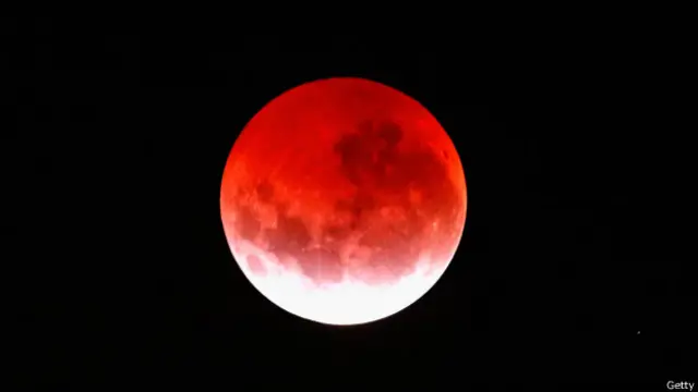 La “Luna de sangre” sorprendió a los argentinos durante la madrugada